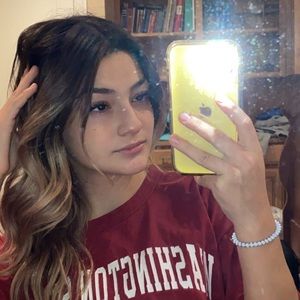 Meet your Posher, Halli